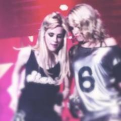 Com Mais De 7 Bilhões De Pessoas No Mundo, e Eu Só Escolhi Vocês Pra Amar... *-* @Lua_Blanco And @sophiaabrahao Vocês São A Razão Do Meu Sorriso. Guardando User