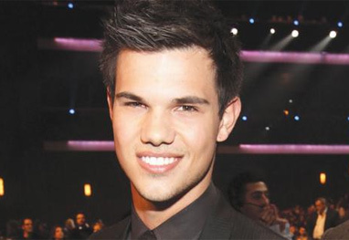 _Adora Crepuscúlo Amanhecer É Oh Meu Preferido Gente Eh!! E Oh Mais Bonito Deles é O Jacob Black _Adogo Ele Ele É Lindo E Simpatico !!! Tchau Gente Amanha Talxe