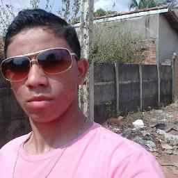 AMO MINHA FAMILIA E AMIGOS