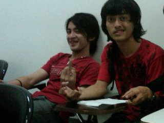 Aku gak ganteng, tapi temen temen ku jelek