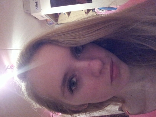 michelle_dongen's profile picture. Oosterlicht college #G2a taken by my grandma's dog Jina and addicted to dark chocolate ^__^