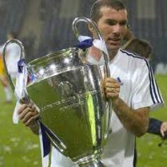 Me encanta el fútbol y la literatura deportiva. Culturismo. padel. Gianluigi Buffon. Zidane. Haciendo bulto desde tiempos inmemoriales. Toledano.
