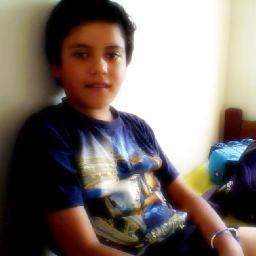 me gusta el futbol y cantar