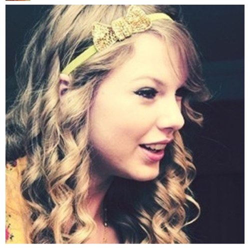 I'm just a 17 year old girl who's desperetly in love with Taylor Alison Swift. Swiftie since she was 16.  Personal-@AllieReneTaylor