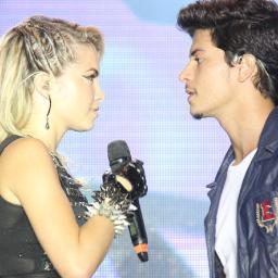 Sou fã dos rebeldes por que sou rebelde de alma e de coração. Meu coração vai ser rebelde para sempre amo vcs  Lua ,Arthur,Micael,Sophia,Chay, Mel .