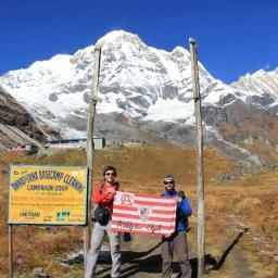 De la pasión por viajar de dos amigos, nace la idea de ProyectoVIVI, VIvir VIajando La ilusión por conocer mundo y de un cambio radical y Athletic por el mundo