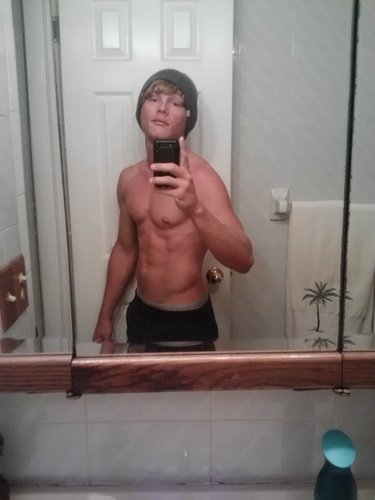 clintglisson's profile picture. 21/single/pink crustaceans and good vibrations, pepper/ this world is hopless but I love it anyway, slightly stoopid/get to know me ig-ayooclit