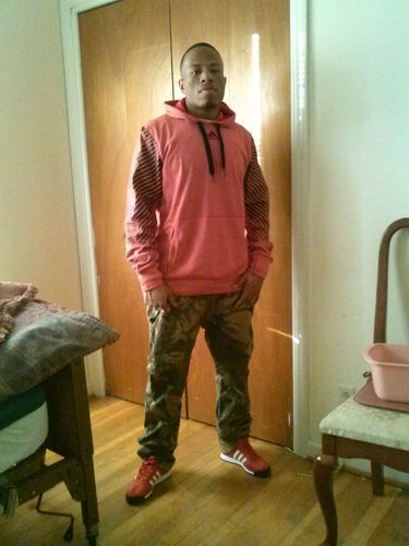 well my name is ricky but people call me king or ceo but i am single, 20yrs old im very laid bacc shidd if anything u wanna no hit me up