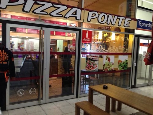 PizzapontePizza's profile picture. Eine kleine, familienbetriebene Pizzeria im Herzen Leverkusens. Wir setzen auf Qualität und Frische. Überzeugt euch selbst...