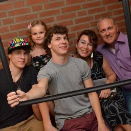 AdroParket's profile picture. Vader van 3 kids ...alleenstaand., Zelfstandig ondernemer in het onderhoud van parket en laminaatvloeren en mijn hobby is Darten.
