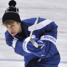 my idol walks into glass doors. 
#teambieber #teamfollowback 
08.21.10 / 12.21.2011 / 12.01.12