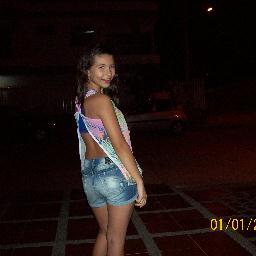 i love one direction I like the movie the hunger games , the twilight  , Im in love of harry styles and one direction