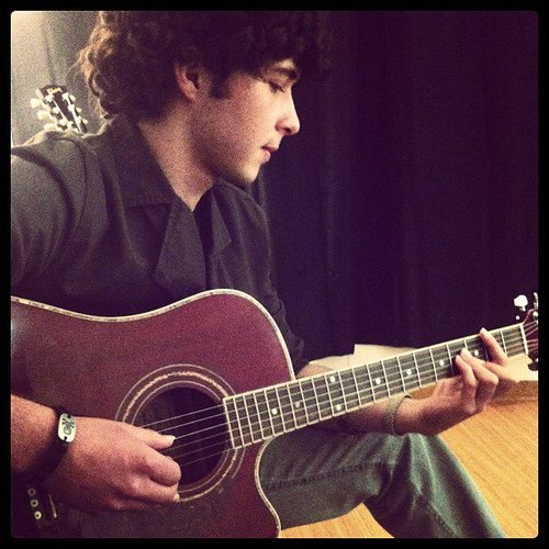 Singer & guitarist, i just love music & writing, there's nothing better for me like giving my all on each show.
I'm also an Electronics Engineering student.