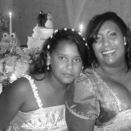 Amo meus amigos e minha família Deus é tudo para mim *--*