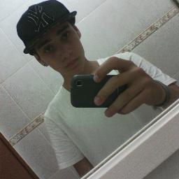 Família, Amigos, SK8 e MariJuana ♥  o resto que si foda !!