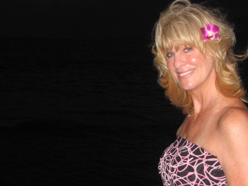 Real Estate Recruiter for Commercial R.E, love golfing with hubby in Palm Desert, CA and anywhere in Hawaii. From Houston,TX w/family there & in Austin still