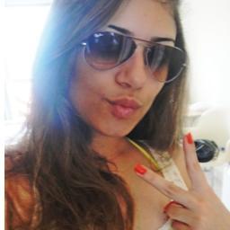 Brilhando em vida, sorrindo a toa, só vibrando amor e paz .♪ :)