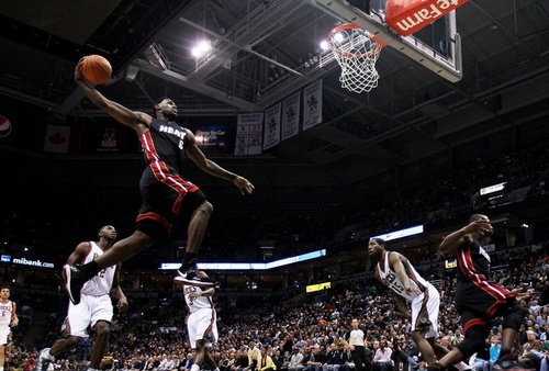 I follow basketball players with swag. I tweet about bball players with swag follow me #TEAMFOLLOWBACK