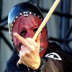 Gamer, roqueiro, ando de skate, gosto mais de patins, atleta de Judô,adoro jogos de terror tbm. e etc ^^
