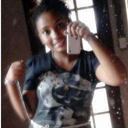 Se deus me deu caneta, eu devolvi poesia, passei decorar todos os rap que eu ouvia ♪