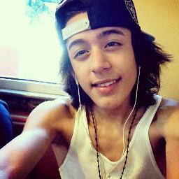 follow me and ill follow back {;
