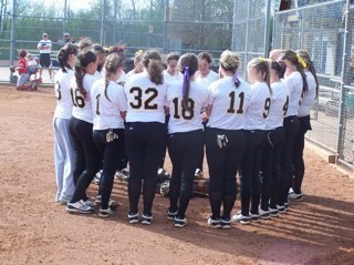 ladycommandos's profile picture. The official twitter page of Lady Commando Softball.
