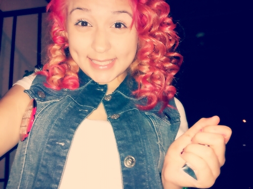 TooRaww__'s profile picture. | 13 | ' | Taken | ' | Cake Day ; 1/29 ♡ | ' | Shit Dont Kill My Vibe |