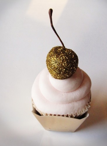 Cupcake Kids Resale is an innovative online consignment boutique that offers new and used children's clothing.