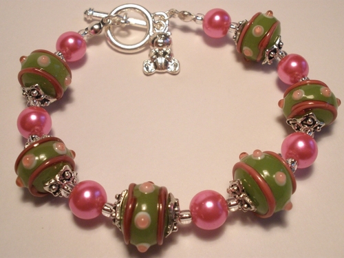 Married with 2 grown up children. I love making Jewellery, hence the user name