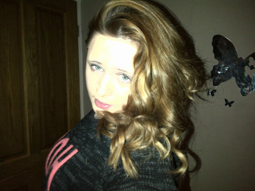 Follow me bitches;)♥
 I follow back btw♥