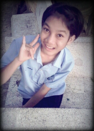 ชื่อ Aemmy น๊คั๊ป'ป๋ม  ตอนนี้เรียนยู่ ชั้น ม. 2 อายุ 13 ปีแร้วคั๊ป'ป๋ม