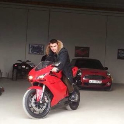 m111mm05's profile picture. 