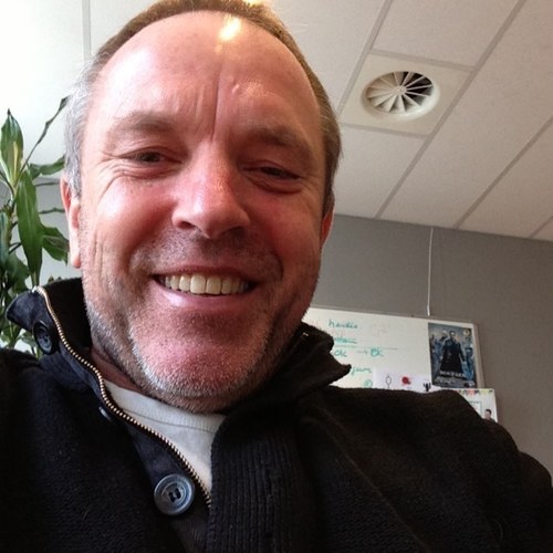 Ik werk bij het Indiase TechMahindra: http://t.co/WJQ3WSqI en in mijn vrije tijd kijk ik veel naar sport!