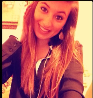 im 17, @justinbieber is my idol, i love him dearly. i love having fun and just being me. #neversaynever 3