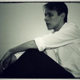 Melómano desde 1993, apasionado por  el cine y la fotografia. Con aspiraciones de llegar a ser un gran actor ! Lucha por tus sueños cada dia y jamas te rindas.
