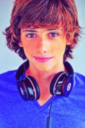 FireworkMaxxie's profile picture. I move slower on purpose