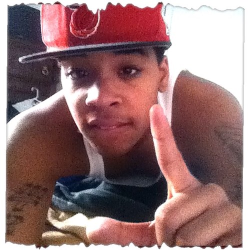 #TeamFollowBack 
tap my follow button;)))) 
Taken: @_callmemomii