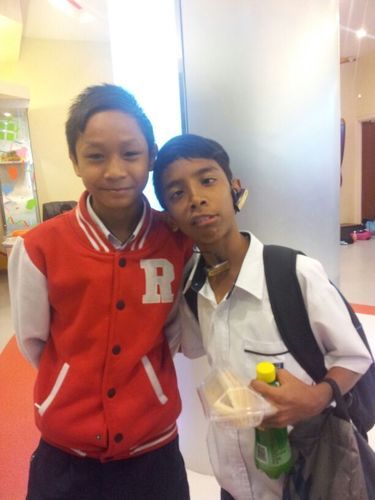 Hai there! ^^ my names khalis :) Imma game freak ^^ #teamArsenal #teamsingle #teamsgs #teambola i love soccer ! :p