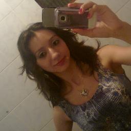 alguém que comete milhares de erros por dia, e acertos tbm; alguém que perde, mas levanta a cabeça e ganha.

follow me.
:}