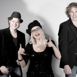 Al jaren een toonaangevende coverband voor feesttenten, discotheken, festivals, bedrijfsfeesten en bruiloften! Boek ons via @entertainworks