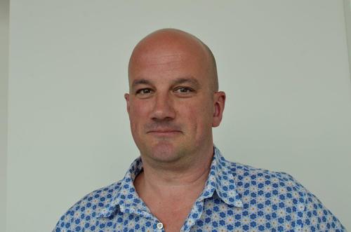 Journalist, copywriter, community manager, moderator, scenarist, comedy-schrijver, ideeënmakelaar.