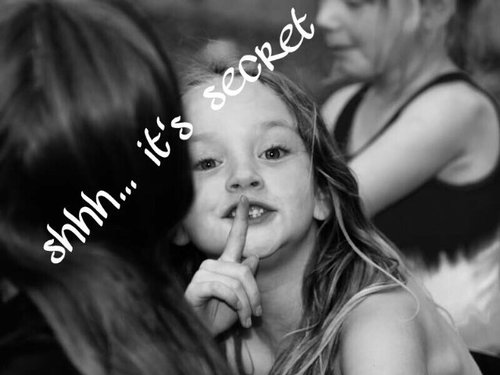 Dm me whatever you want to say for anyone on twitter &i will mention it,I SWEAR ITS A SECRET♥.
