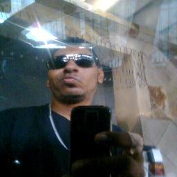 Estudante de Direito, legal, uma pessoa sincera, que espera sempre sinceridade dos outros, super engraçado ou tento ser as vezes.