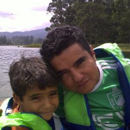 soy PAISA orgulloso de mi grandiosa tierra ANTIOQUEÑA, hincha del NACIONAL papa de un hijo maravilloso.(Andresito TQM)