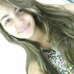 Enquanto alguns escolhem as pessoas perfeitas, eu escolho as que me fazem bem [...]