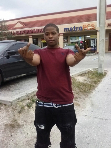 Its 400hunnid or nothing I'm a str8 block burner I only fucks with a few circle real tight R.I.P 4pack Free boosie &Frank #GONE