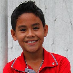 sou um jogador de futebol ainda ñ conhecido + um dia serei muito famoso,pq treino pra isso.