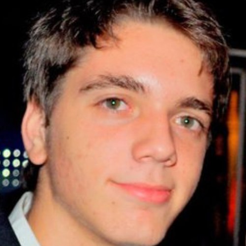 corinthiano,ama a família
,jogador de basquete e futebol,sempre furado no poker,mlk ousado,17