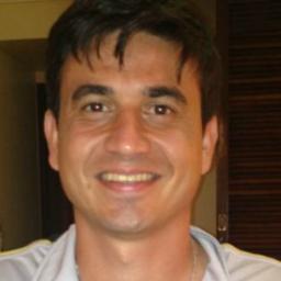 Jogador profissional de futebol. Atualmente no Operário-PR