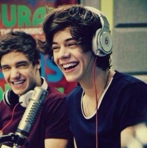 Shauna. Singer. X Factor 2013. Directioner. Sheerio. Belieber. 0/5
#imagines